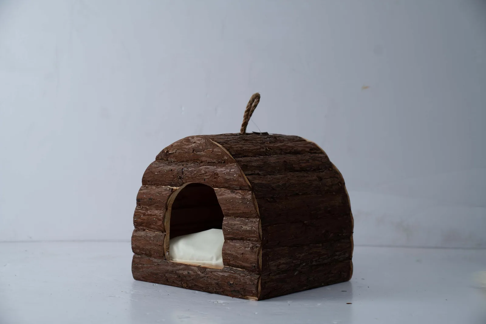 Portable Round Wooden Cat & Dog Bed gallery image 2